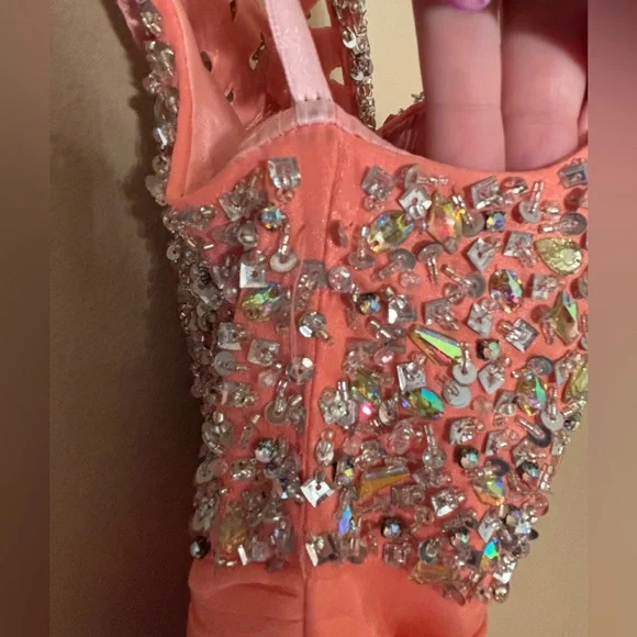 MacDuggal Women’s prom/formal dress size 10 - Picture 4 of 15